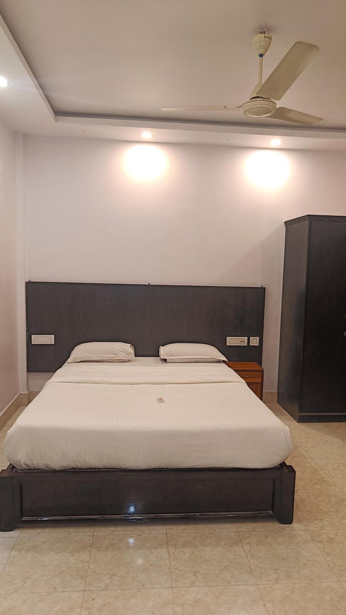 Hotel Santi Palace Bokakhat Bagian luar foto