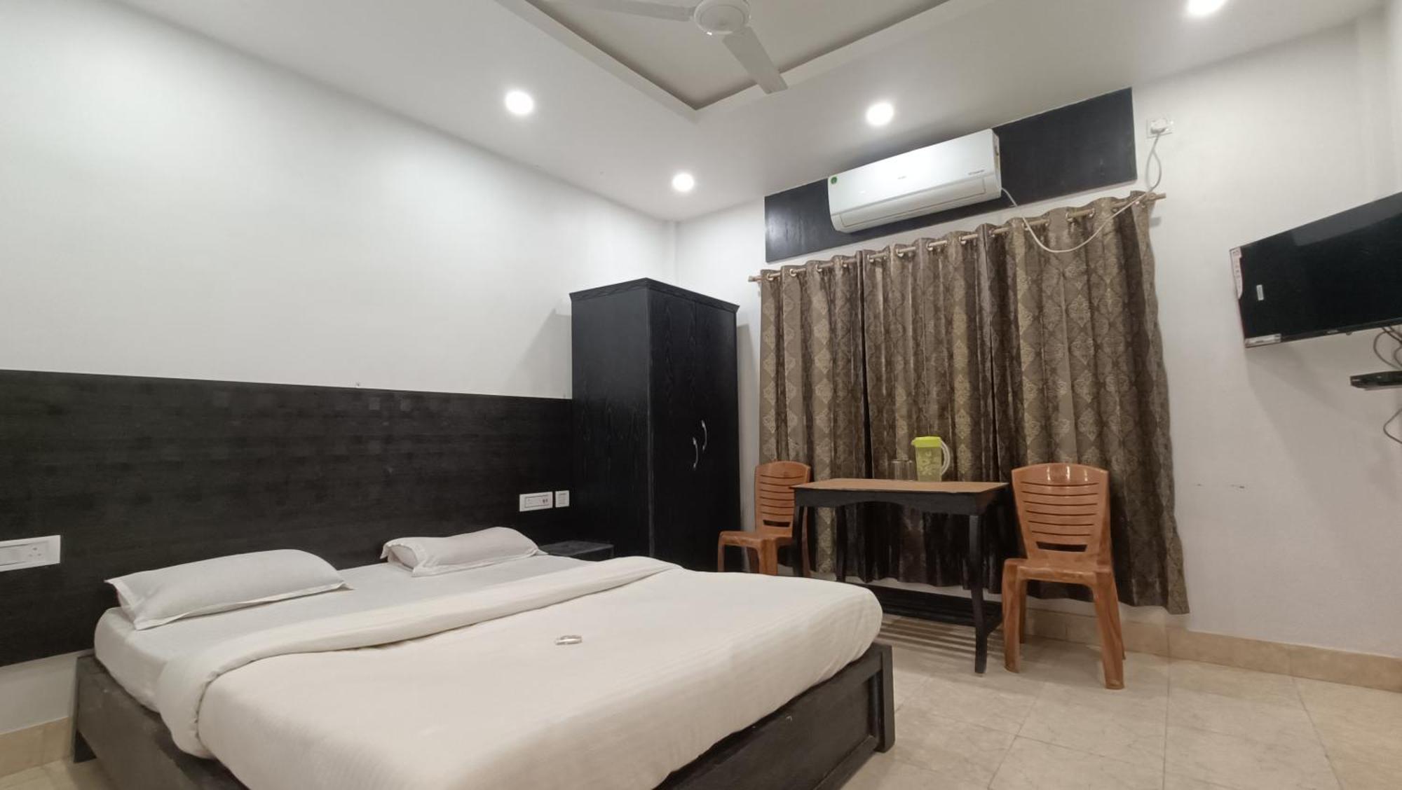 Hotel Santi Palace Bokakhat Bagian luar foto