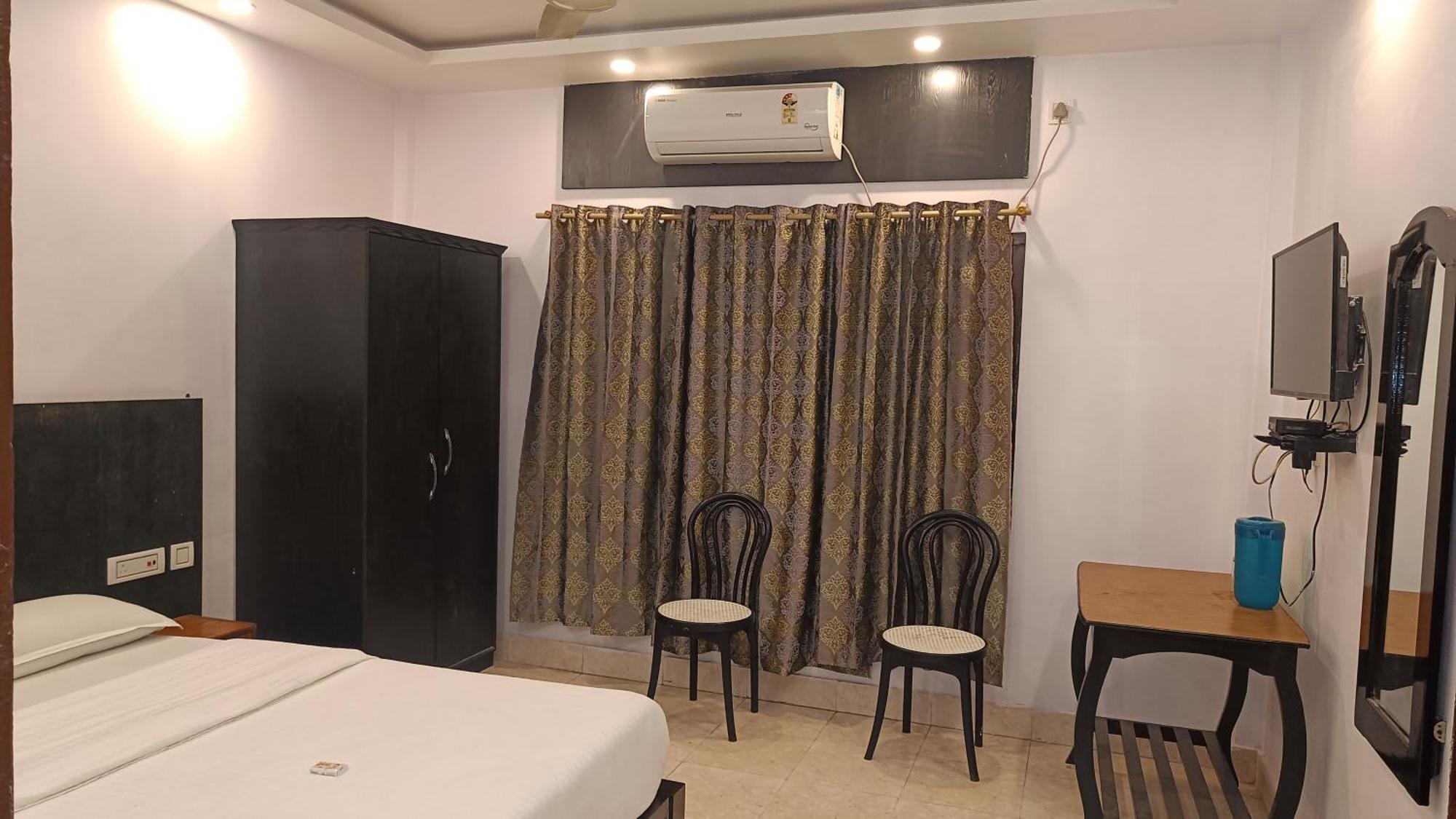 Hotel Santi Palace Bokakhat Bagian luar foto