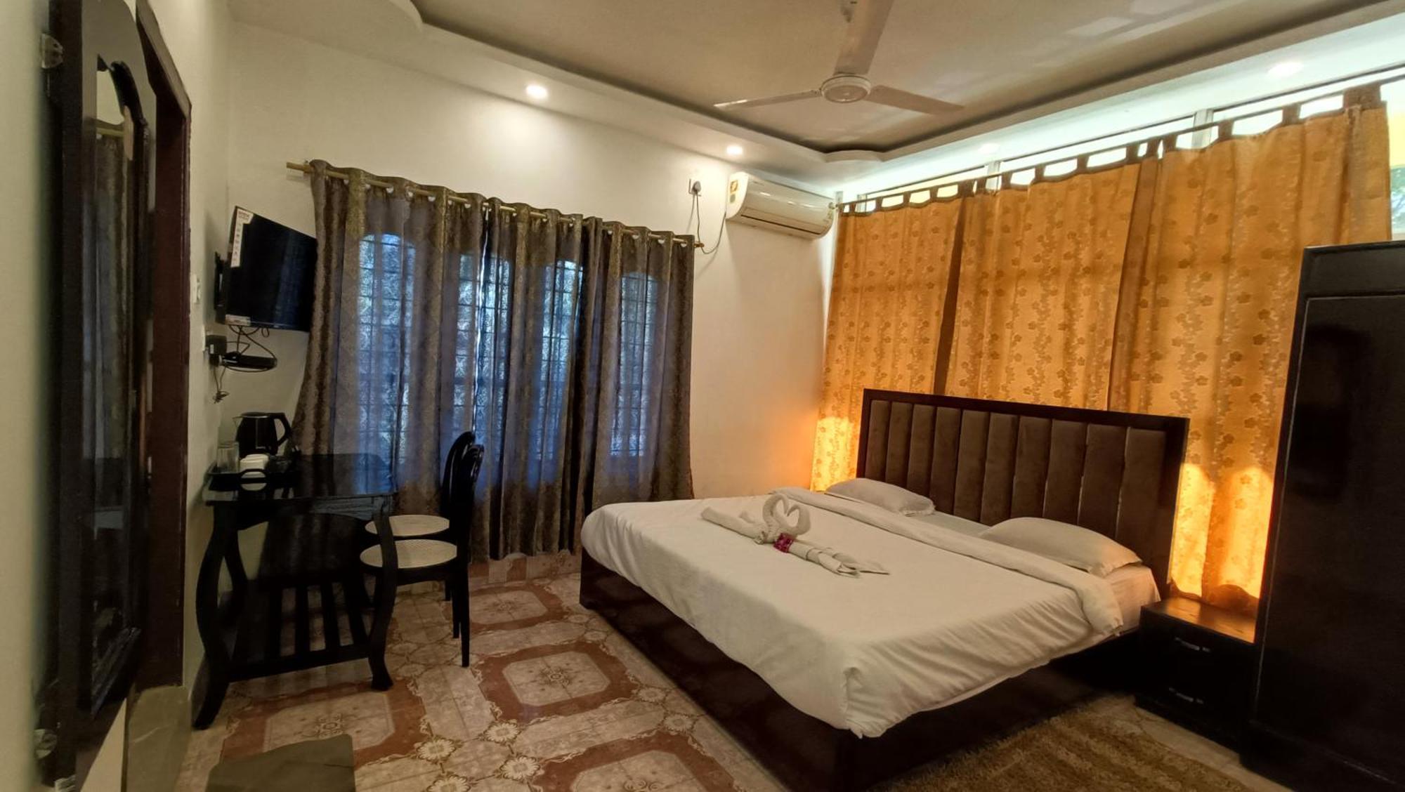 Hotel Santi Palace Bokakhat Bagian luar foto